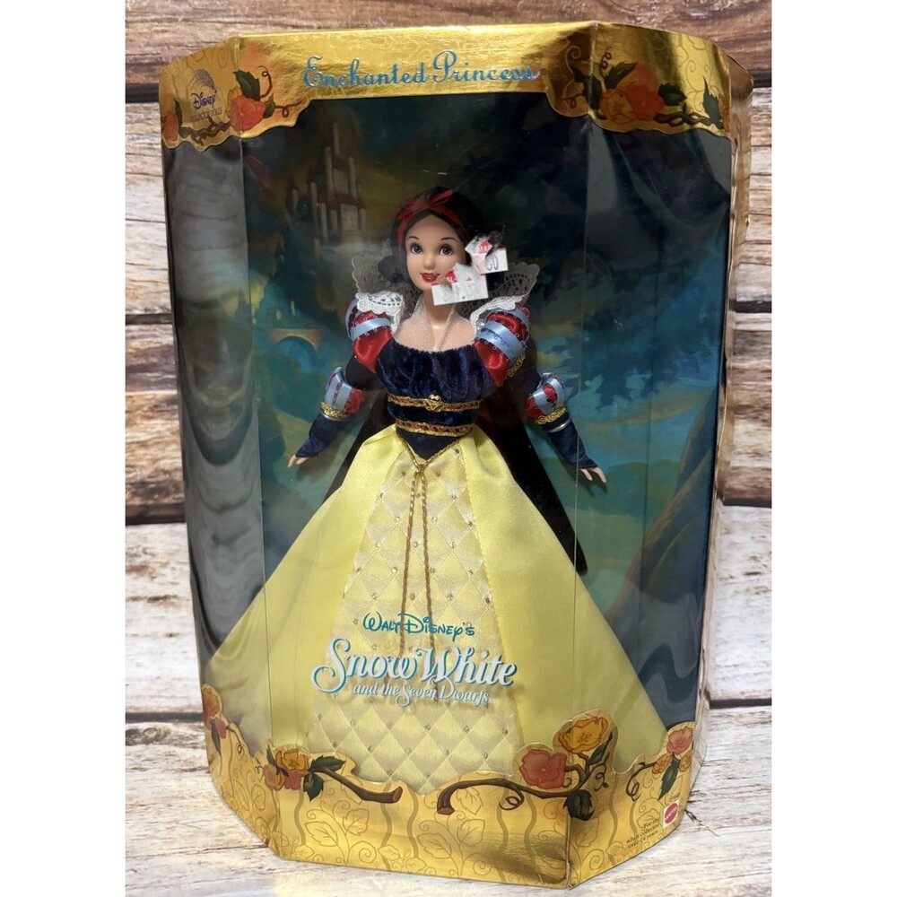Disney Snow White & the Seven Dwarfs Enchanted Princess Doll 2000 27048 Mattel